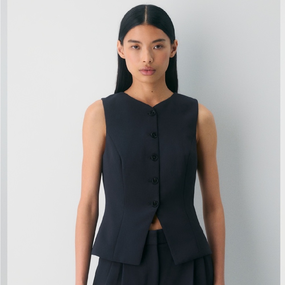Aritzia Black Sleeveless Button-Down Vest Top NAVY